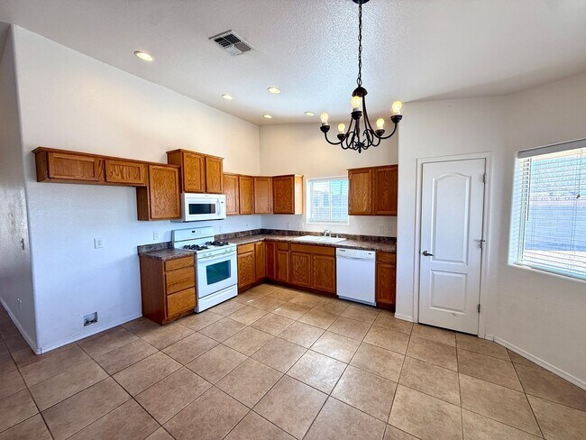 Building Photo - Great 3 bedroom, 2 bathroom home located in a cul-de-sac