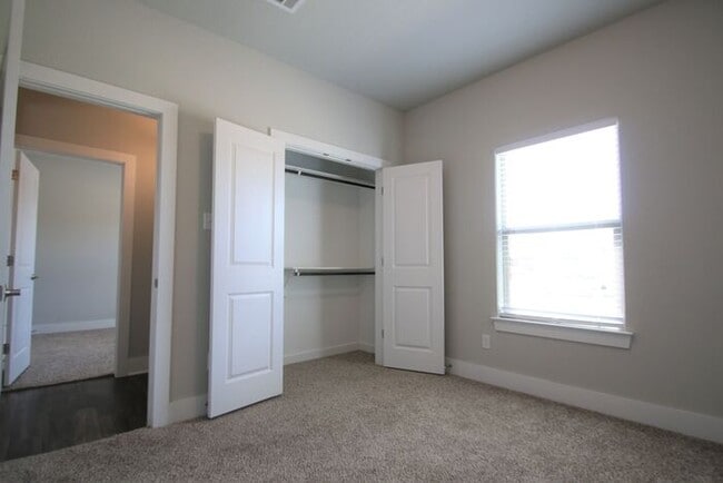 Building Photo - Stunning 3/2 Duplex Home Coming Soon!! Lov...
