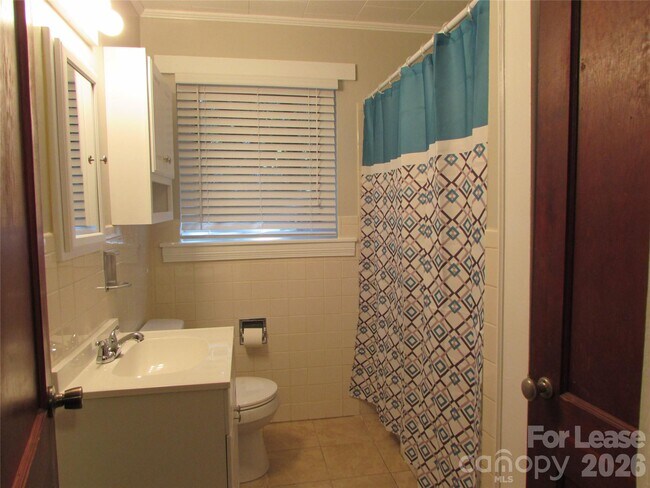 Building Photo - 338 Culp St