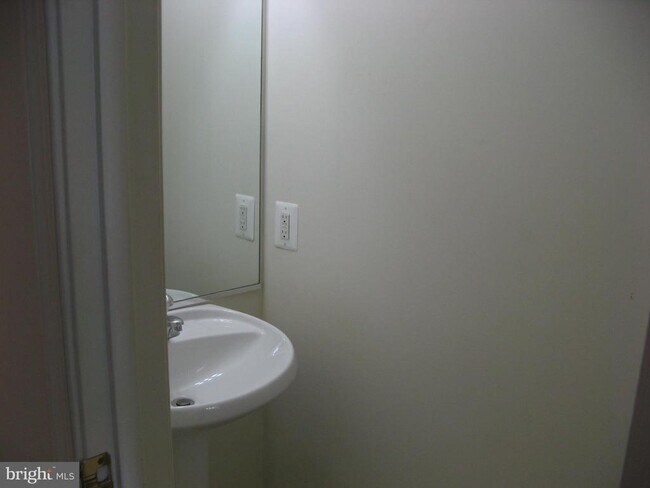 Building Photo - 136 Equestrian Dr