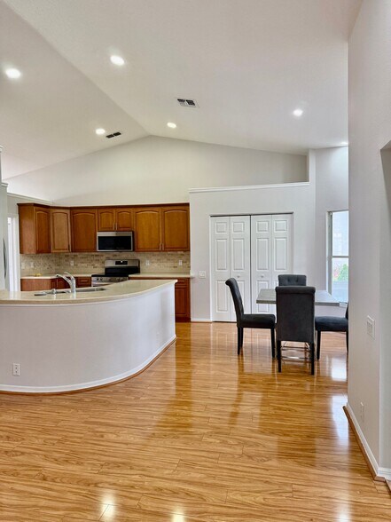 Building Photo - 8826 Medalist Ct