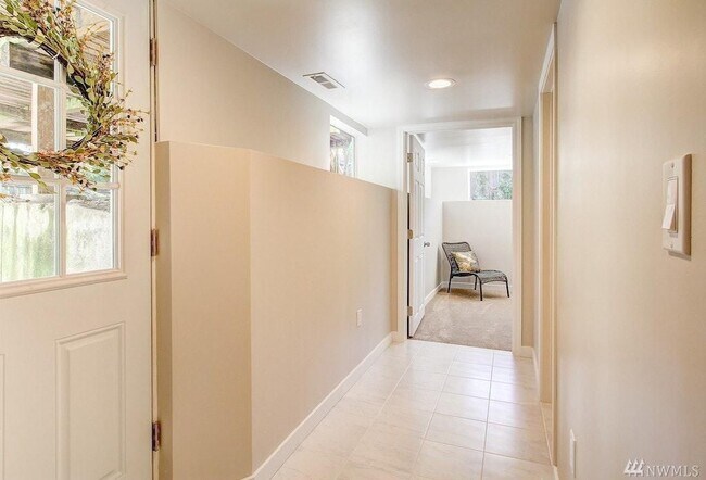Building Photo - Serene Wedgwood home