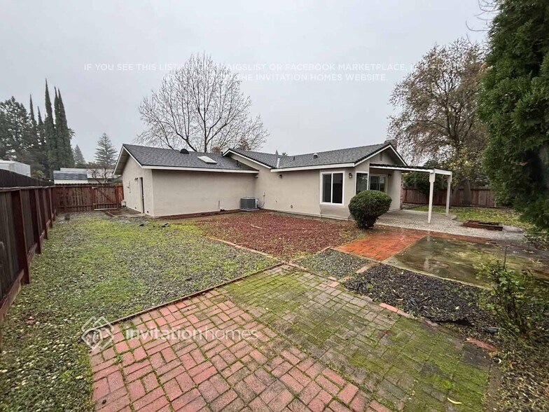 Building Photo - 8330 Old Ranch Rd