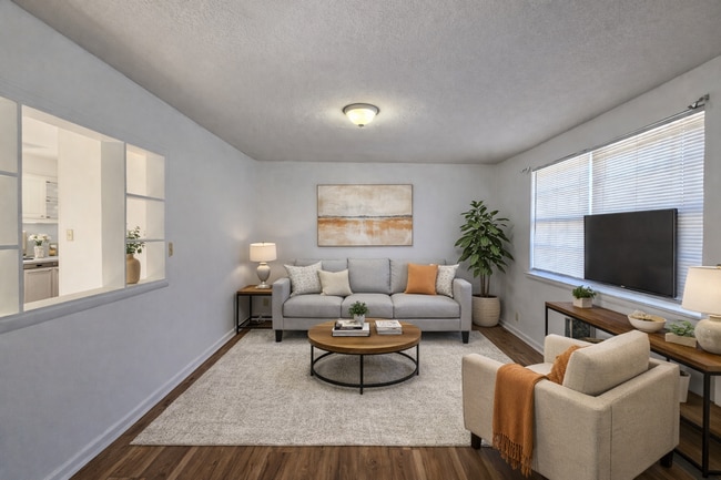 Building Photo - Charming 3 Bedroom 1 Bathroom Brick Home