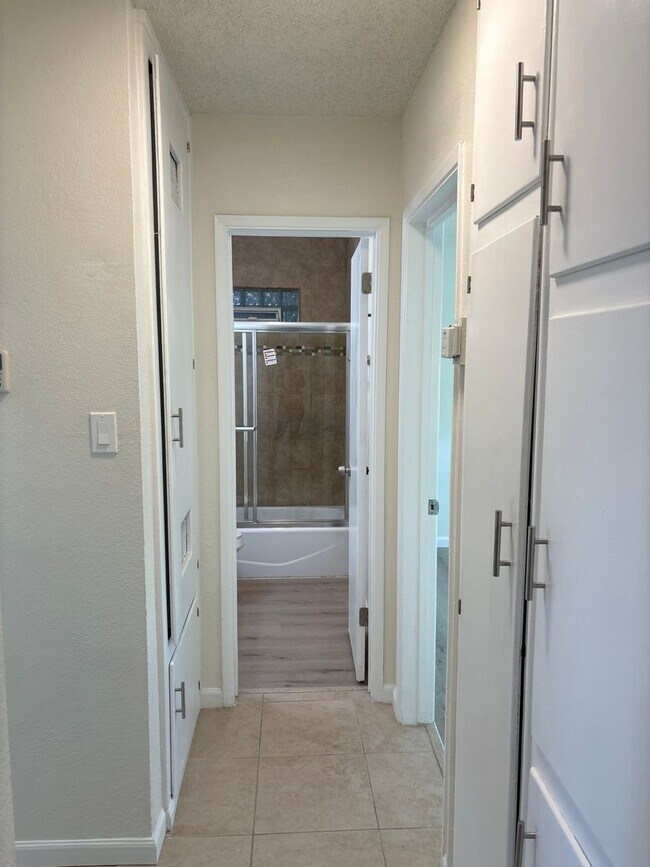 Building Photo - 72265 Sun Valley Dr