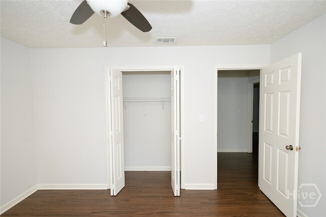 Building Photo - 147 VFW Dr