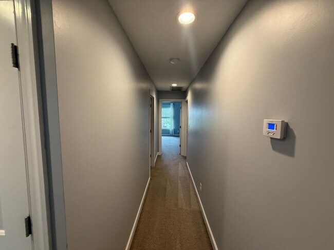 Building Photo - Great Condo On The Riverfront Golf Course
