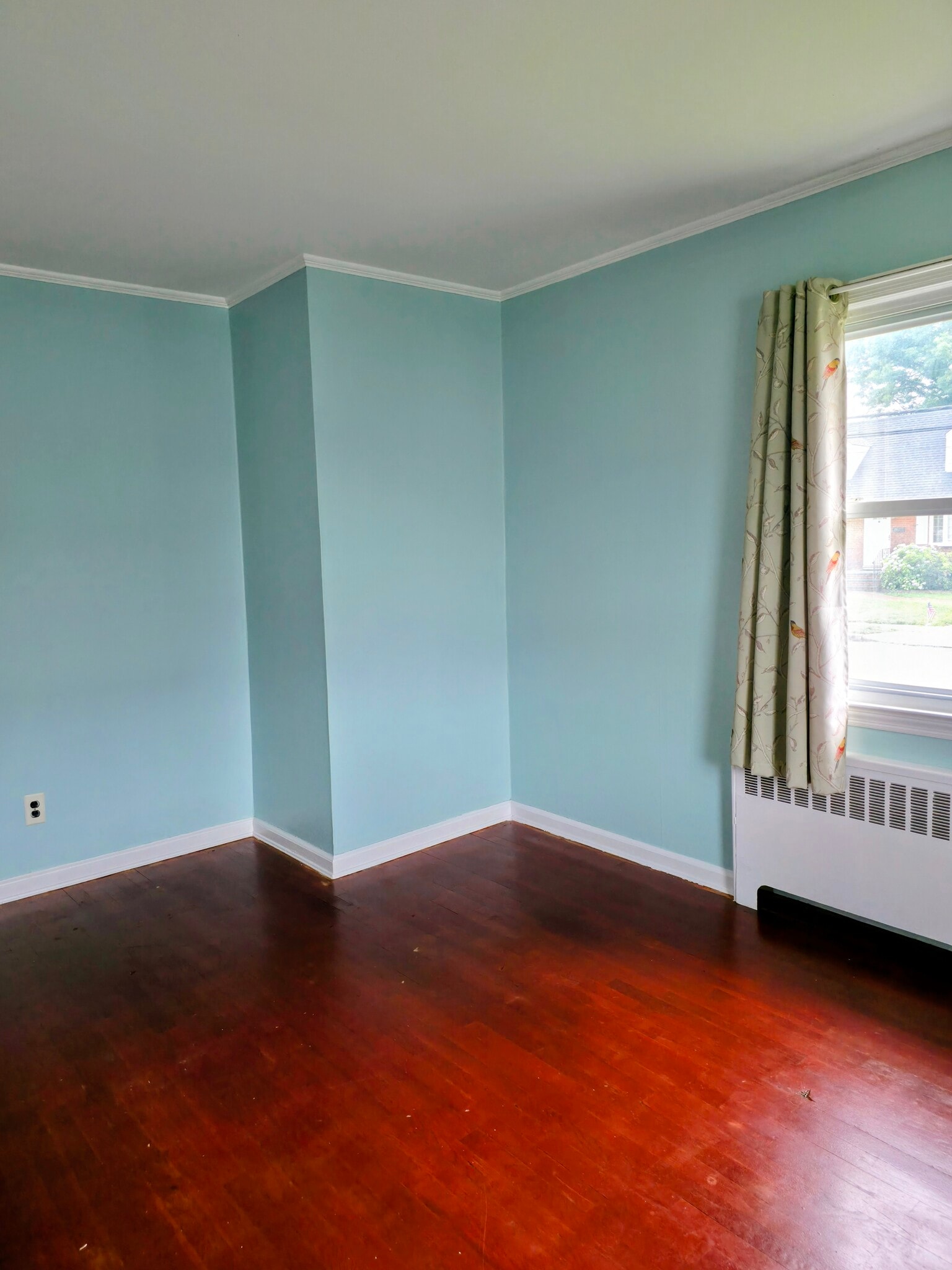 Bed-1 - 76 Brenner Ave