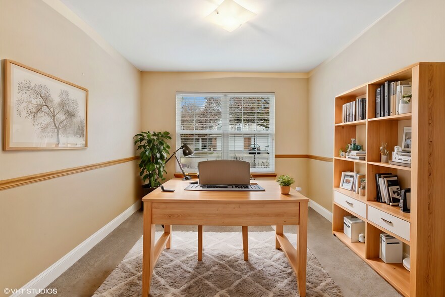 Office / Den - 106 Dorshire Ct