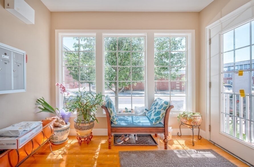 Building Photo - 467 Somerville Ave