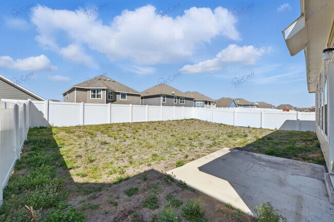 Building Photo - 5909 Hopkins Dr