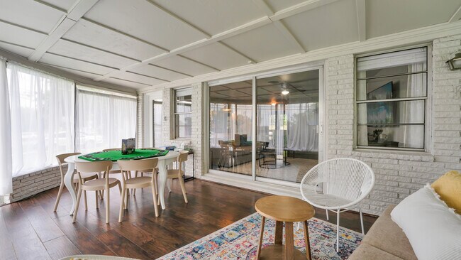 Building Photo - 2134 Bandera Rd