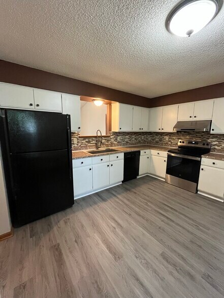 Building Photo - 5787 Nike Dr