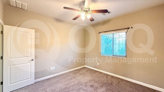 Building Photo - 1367 S Country Club Dr