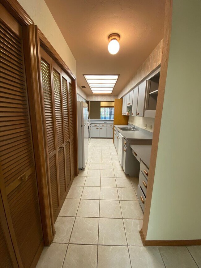 Building Photo - Beautiful Boardwalk - Location, Location, Location!