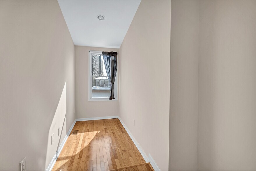 Building Photo - 1921 Bennett Pl NE