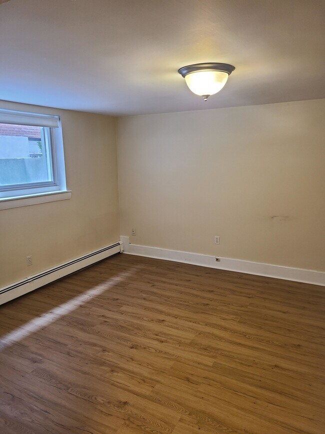 Building Photo - 63 Selkirk Rd