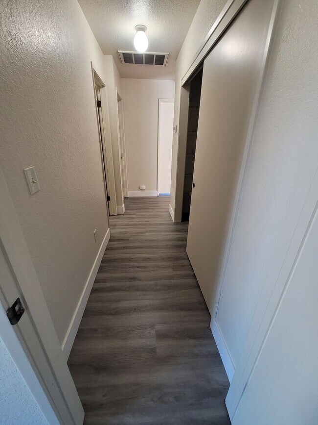 Building Photo - FER130