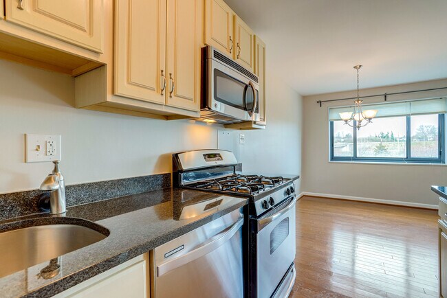 Building Photo - 1300 S Arlington Ridge Rd