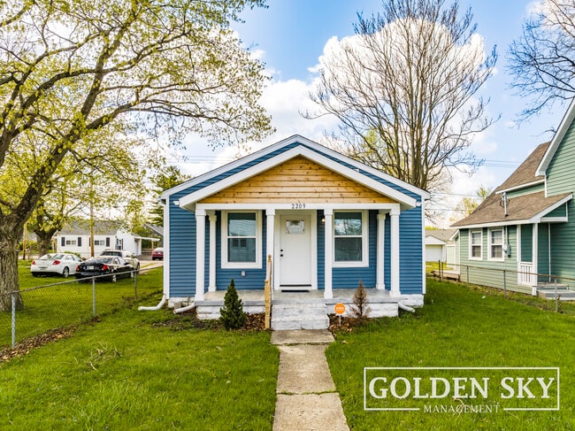 Primary Photo - 2209 W 9th St
