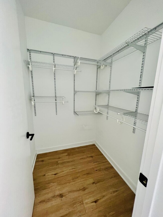 Building Photo - 1306 N Front St