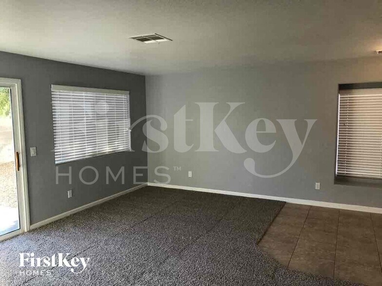 Building Photo - 7404 Fencerow St