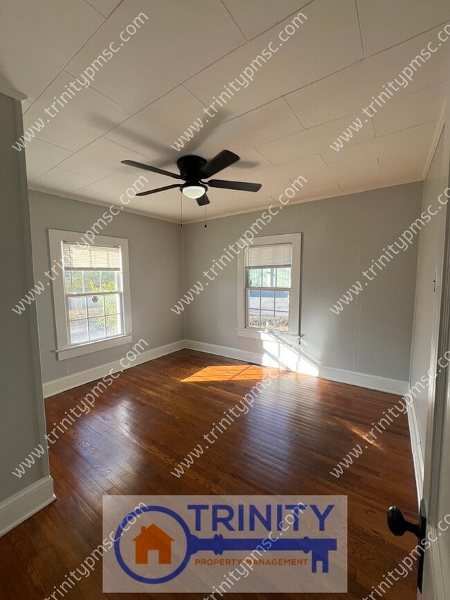 Building Photo - NEWLY UPDATED!! Ready and waiting for you!