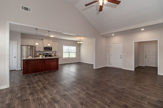 Building Photo - Like New, 4/2, Ranch Home In Grovetown!