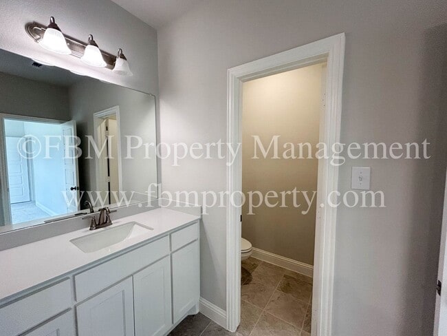 Building Photo - 2903 Layla Drive - Beautiful 3 Bedroom, 2....