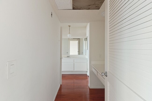 Building Photo - 7233 Loma Verde Ave