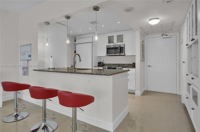 Building Photo - 10275 Collins Ave