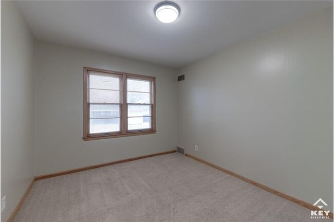 Building Photo - 953 S Doreen St