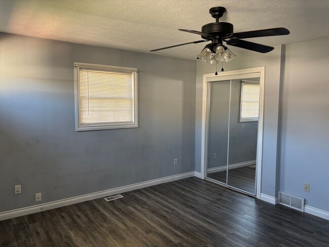 Building Photo - New Phila 3bed Ranch w/ Garage & Full Basement