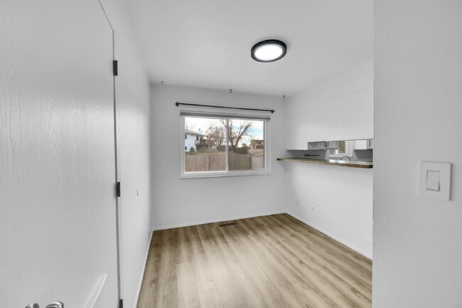 Building Photo - $2,195 - 3 Bed, 2 Bath Home in Loveland with Central AC and Fenced in Yard!