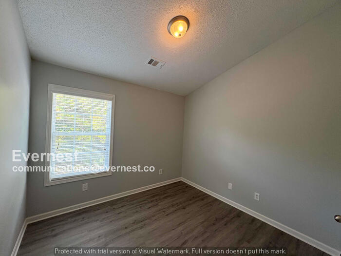 Building Photo - 8651 Thomas Ln