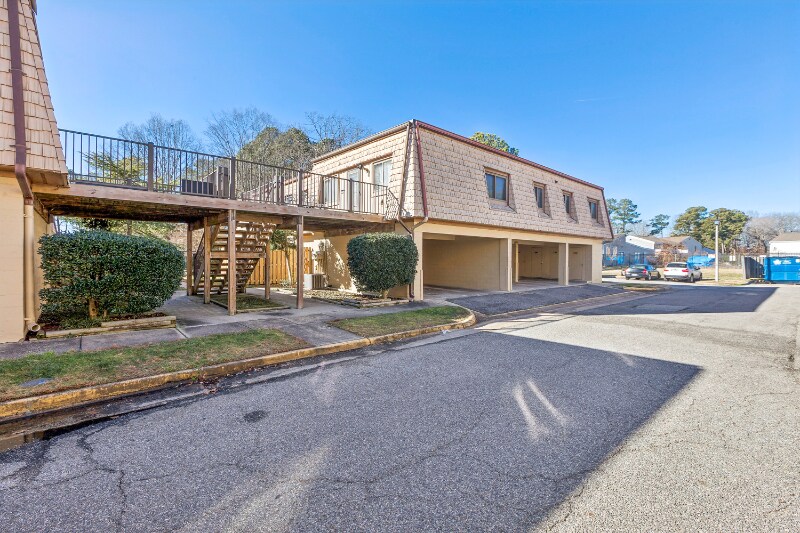 Building Photo - 1561 Malibu Pl