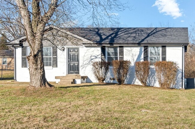 Building Photo - 3 Bedroom Dog Friendly Home For Rent!