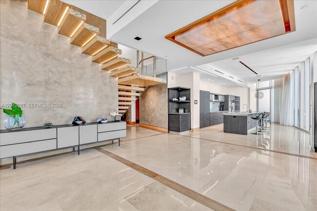 Building Photo - 200 Biscayne Blvd Way