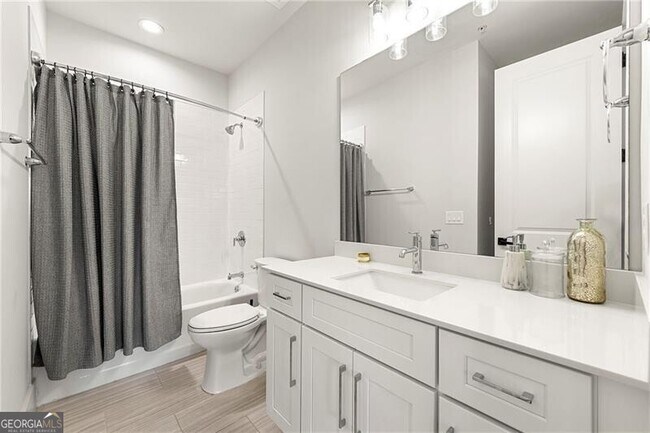 Building Photo - 6890 Peachtree Dunwoody Rd