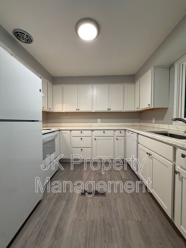 Building Photo - 2213 7th Ave N