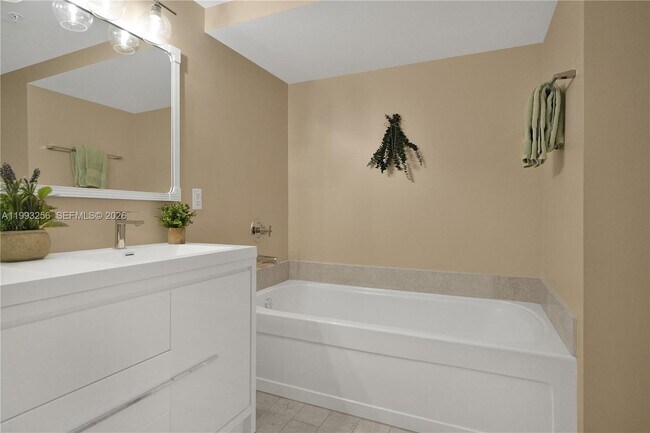 Building Photo - 1111 SW 1st Ave