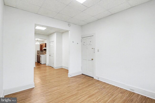 Building Photo - 136 E Lemon St