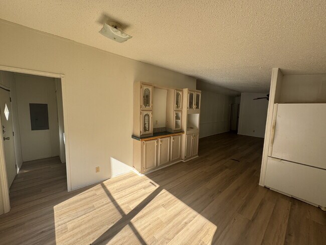 Building Photo - 3 bed 2 bath on one acre lot. New vinyl fl...