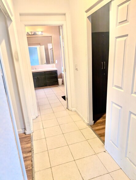 Building Photo - 4030 Bouquet Park Ln