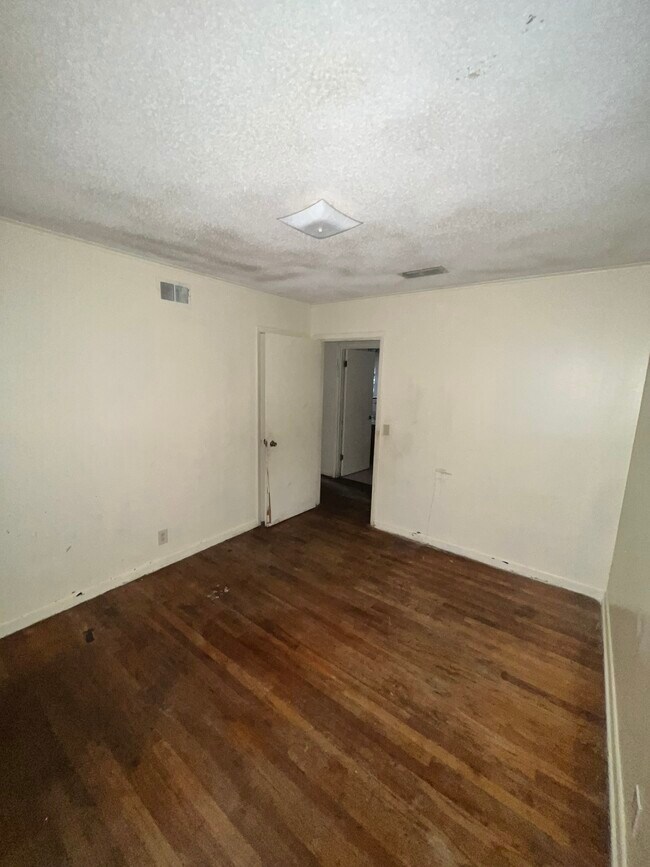 Building Photo - 2525 Attaway Ave