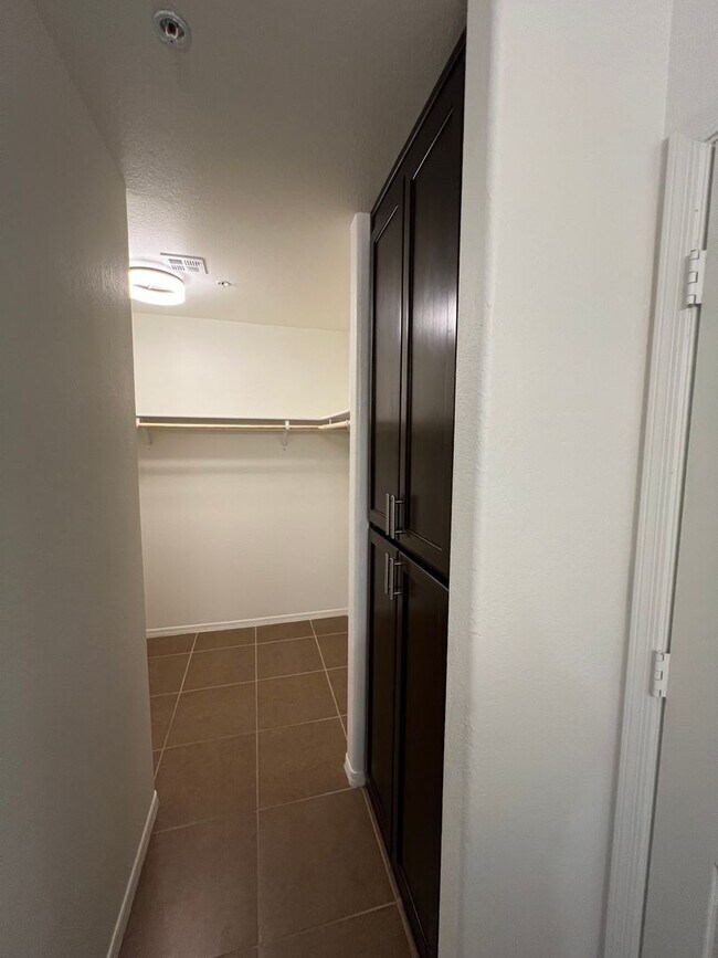 Building Photo - VERY NICE 3 BEDROOM IN DESERT SKY!