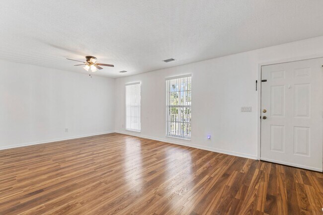Building Photo - Charming Renovated 4BR/3BA Single Family Home