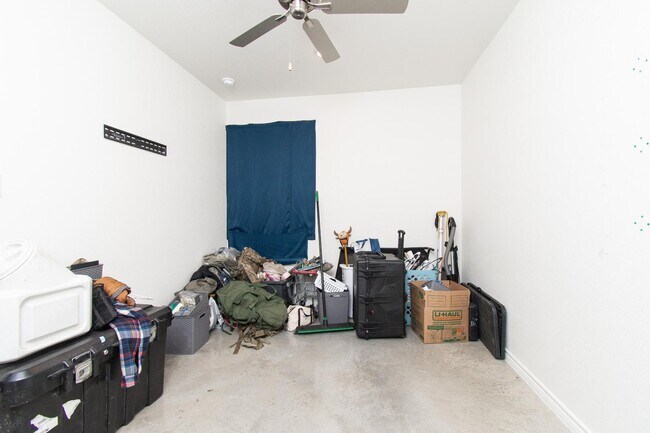 Building Photo - 624 Pacific Crest Trl