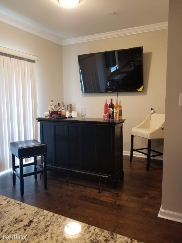 Building Photo - 4 br, 3.5 bath Townhome - 4 Woodcrest Dr SE