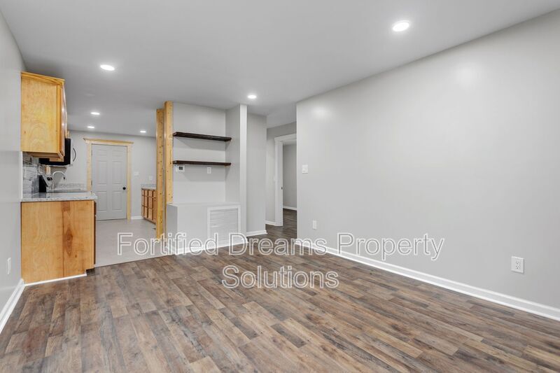 Building Photo - 1903 Larkin St